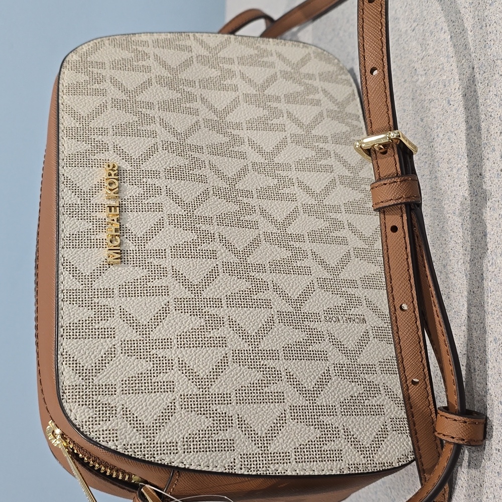 SALE! ✅ NWT Michael Kors Houston Logo LG Zip Crossbody Bag ✨ NWT